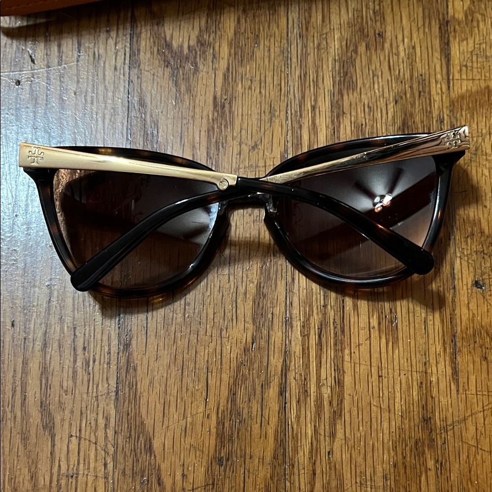 Tory Burch Tortoise Shell Folding Sunglasses with Orange Case - Picture 5 of 16